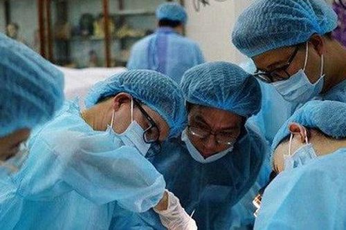 Chị em căng da mặt để làm đẹp: Đơn giản sao lại có tai biến chết người?