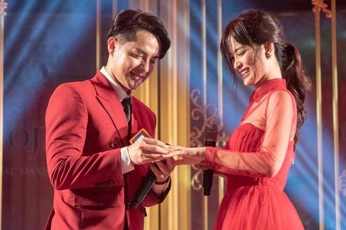 Những màn cầu hôn gây thương nhớ trong năm 2019 của giới sao
