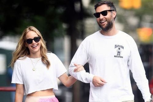 Jennifer Lawrence cưới bạn trai giám đốc vào ngày 19/10