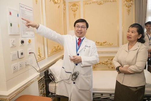 Nhiều người Campuchia khám và chữa bệnh tại Bệnh viện Gia An 115