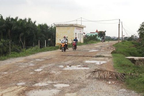 Cấp thiết tu sửa mặt đê hữu Đà