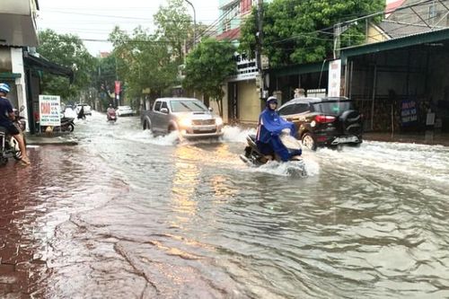 3 người chết, hơn 600 nhà dân vẫn ngập sâu do mưa lớn ở miền Trung