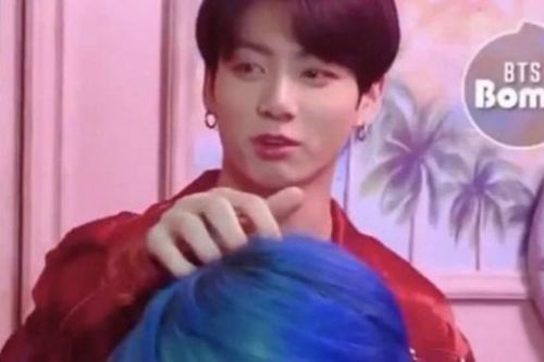 BTS: Không thể hiểu nổi tại sao Jungkook lại thích ngửi đầu V đến thế