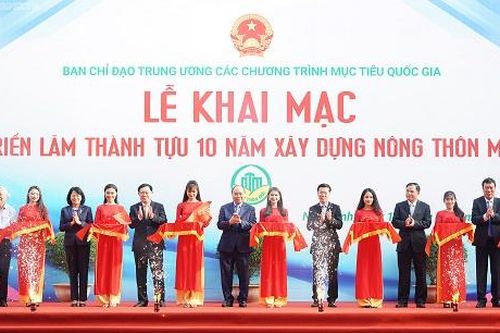 Thủ tướng cắt băng khai mạc triển lãm thành tựu 10 năm xây dựng nông thôn mới
