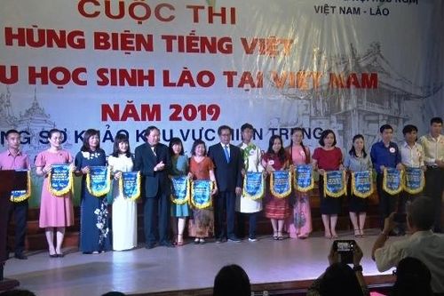 16 đội lưu học sinh Lào dự thi hùng biện bằng tiếng Việt