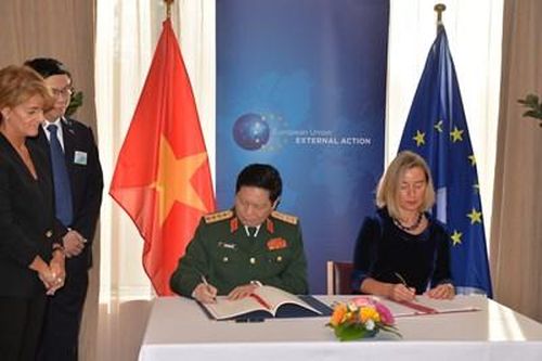 Một số hình ảnh hoạt động của Bộ trưởng Ngô Xuân Lịch trong chuyến thăm EU và ký Hiệp định FPA