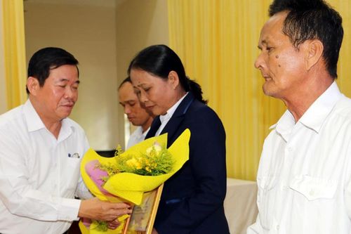 Nữ cán bộ thôn được dân tin yêu