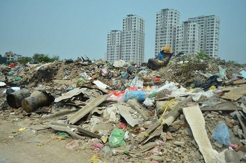 Mỗi ngày, hơn 60.000 tấn chất thải rắn đổ ra môi trường