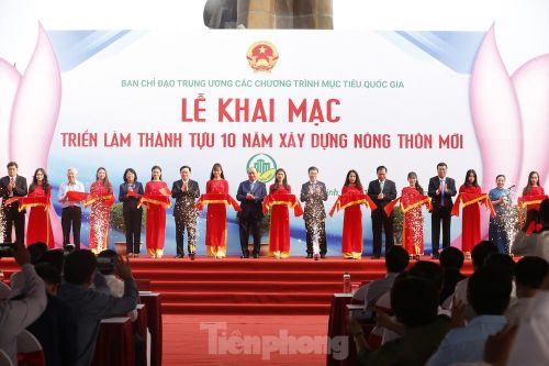 Thủ tướng khai mạc triển lãm thành tựu 10 năm xây dựng nông thôn mới