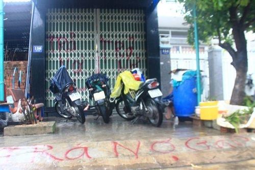 Con trai vay 'tín dụng đen', cha mẹ già bị khủng bố