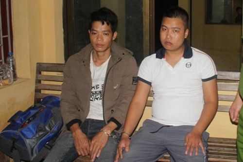 Bắt khẩn cấp 2 nghi can trong vụ đổ dầu thải ở Hòa Bình