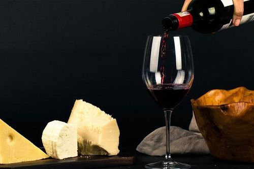 Mỹ giáng đòn thuế kỷ lục, EU thề đáp trả