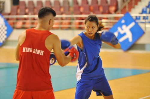 Quá trình khổ luyện của các 'bóng hồng' bộ môn kick boxing