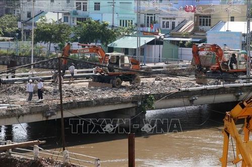 Kiên Giang đắp đập ngăn mặn và đóng cống để giữ nước ngọt