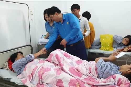 Thăm hỏi, động viên công nhân Công ty Golden Victory Việt Nam bị ngộ độc khí