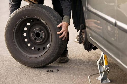 Cách khắc phục tình trạng ô tô đi bị lắc, đảo bánh