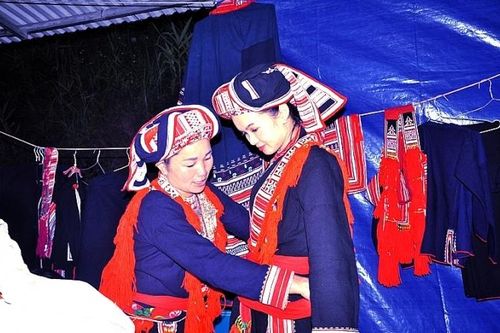 Người phụ nữ Dao năng động, tự tin
