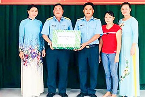 Bàn giao nhà đồng đội tại Cam Ranh