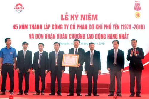 Công ty CP Cơ khí Phổ Yên đón nhận Huân chương Lao động hạng Nhất