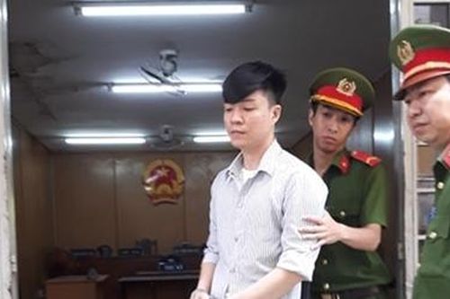 Đam mê cờ bạc, nam nhân viên trộm cắp tiền ngân hàng