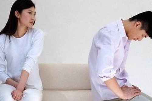 Đòi quà 20/10, vợ bị chồng mắng: Lấy nhau rồi cứ phải diễn mệt lắm!