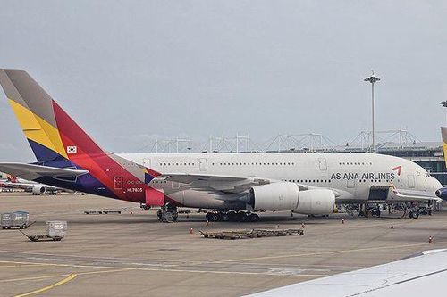 Hành khách hoảng hốt chứng kiến động cơ máy bay Hàn Quốc bốc cháy ngùn ngụt