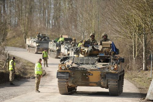 Hàng trăm xe thiết giáp Anh tiến vào Estonia để tập trận
