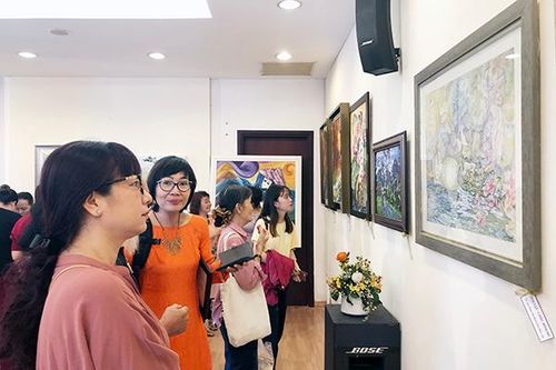 Triển lãm mỹ thuật 'Nhịp cầu xanh'