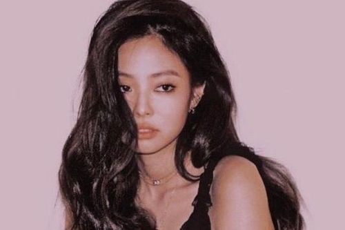 Jennie Blackpink ốm yếu bơ phờ vẫn cố cười nói, nhảy nhót
