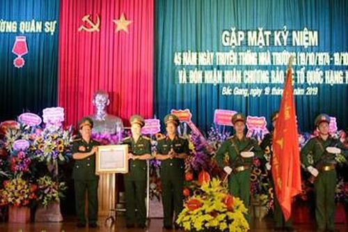 Trường Quân sự Quân đoàn 2 đón nhận Huân chương Bảo vệ Tổ quốc hạng Nhất
