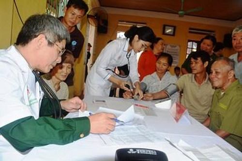 Bệnh viện Trung ương Quân đội 108 khám bệnh, cấp thuốc miễn phí và tặng quà tại tỉnh Yên Bái