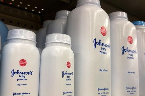 Johnson & Johnson thu hồi 33.000 sản phẩm có chất gây ung thư