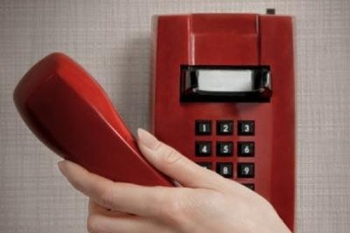 Khi anh có thể nghe điện thoại, cũng là lúc muộn thật rồi...