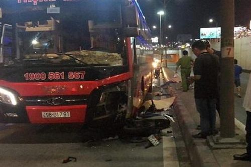 'Liều mình' đi vào hầm chui Tam Hiệp, 2 thanh niên bị tông tử vong