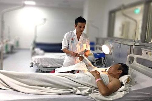 5 giờ 'cân não' nối cánh tay đứt lìa cho người đàn ông 40 tuổi