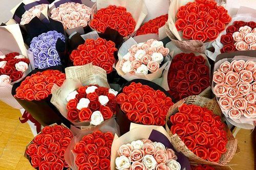 Bán hoa tự gấp lãi 30 triệu đồng mùa kinh doanh 20/10