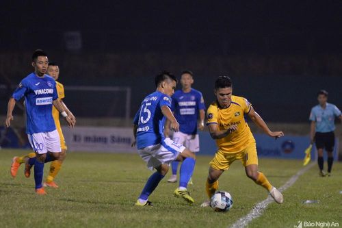 Sông Lam Nghệ An bị Than Quảng Ninh cầm chân trên sân Vinh