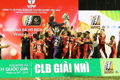 Ngả mũ trước bạn thân HLV Park giúp TP.HCM 'lột xác'