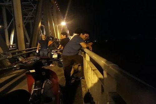 Nghệ An: Phát hiện thi thể người nhảy cầu Bến Thủy trong đêm