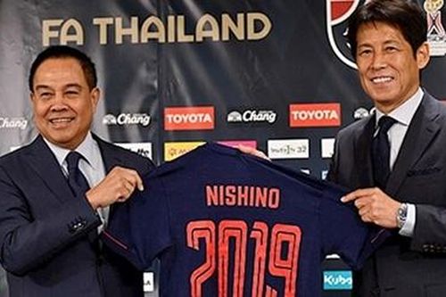 Park Hang-seo & Nishino Akira: Hai lát cắt, hai con đường
