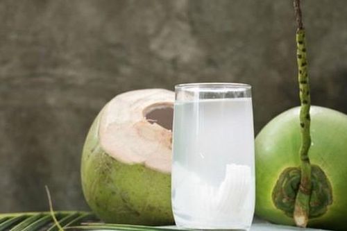 Vì sao ngày nay không ai truyền nước dừa trực tiếp vào cơ thể nữa?