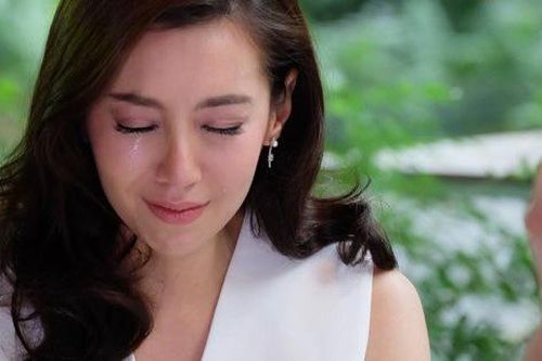 Khi bác sĩ yêu cầu xét nghiệm để kiểm tra máu tương thích với con, chồng nghẹn ngào: 'Tôi không phải bố thằng bé' làm tôi ngỡ ngàng còn mẹ chồng lăn ra ngất