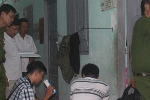 Nữ chủ nhà tử vong với thương tích ở cổ, người đàn ông chết trong tư thế treo cổ
