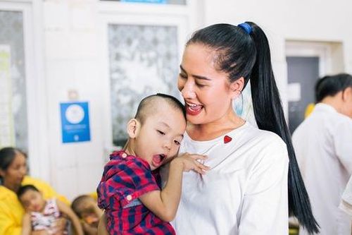 Xinh của 'Về nhà đi con' bối rối khi bị khán giả hỏi thẳng sao ở ngoài không đanh đá như trên TV?
