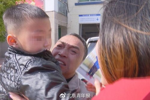 Vợ sinh đôi, chồng lén bán con vì quá nghèo