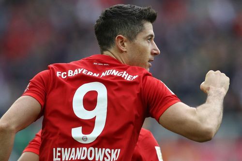 Lewandowski thăng hoa, Bayern vẫn mất điểm phút chót