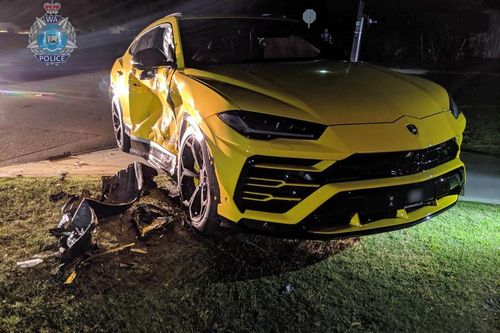 Cậu bé 14 tuổi tông xe ăn trộm vào Lamborghini Urus
