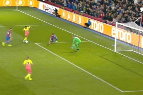 Gabriel Jesus khiến CĐV ngỡ ngàng với pha bóng ích kỷ trước De Bruyne