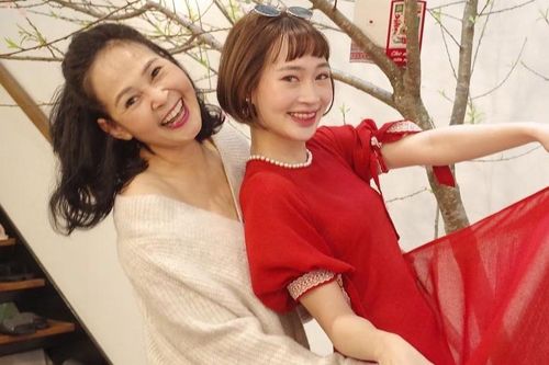 Những cặp mẹ - con nhà hot girl được khen giống nhau như hai giọt nước