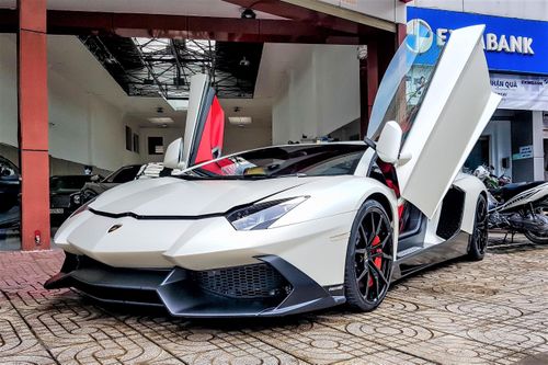 Lamborghini Aventador độ bodykit bản kỷ niệm 50 năm tại TP.HCM